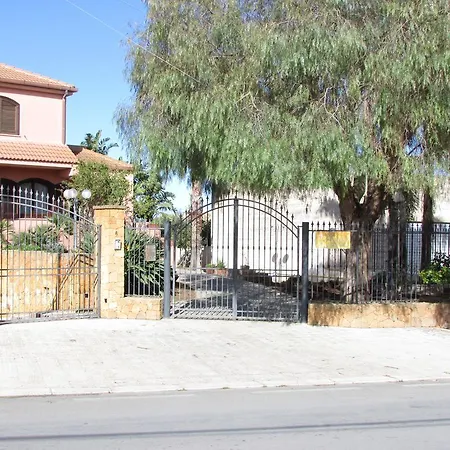 Mariposa Bed & Breakfast 3*